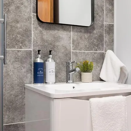 Modern Penthouse Apartment 2 Bed, 2 Bath Sleeps 6 City Centre Belfast Exterior photo