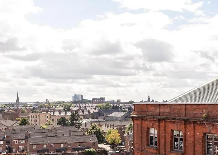 Modern Penthouse Apartment 2 Bed, 2 Bath Sleeps 6 City Centre