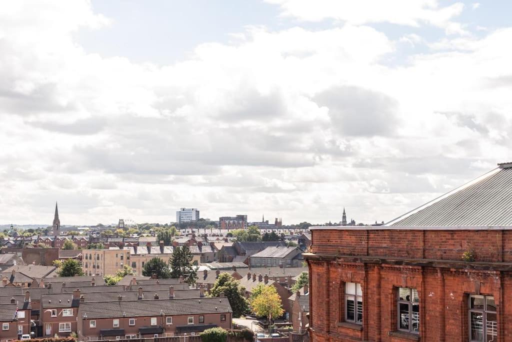 Modern Penthouse 2 Bed, 2 Bath Sleeps 6 Centre Belfast