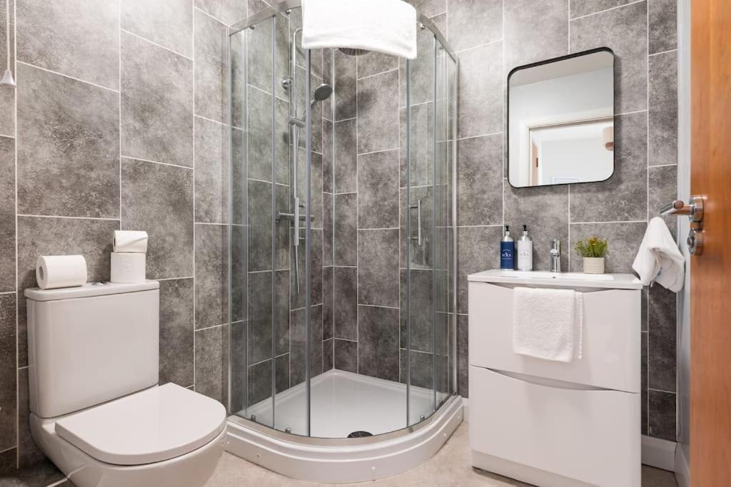 Apartment Modern Penthouse 2 Bed, 2 Bath Sleeps 6 Centre *