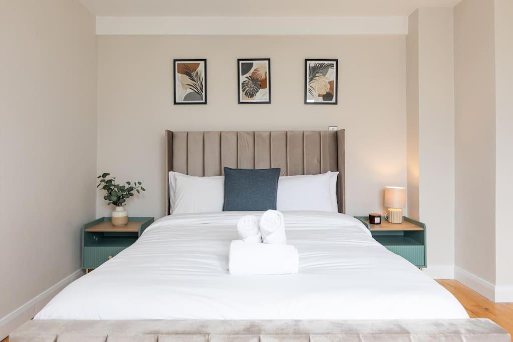 Apartment Modern Penthouse 2 Bed, 2 Bath Sleeps 6 Centre