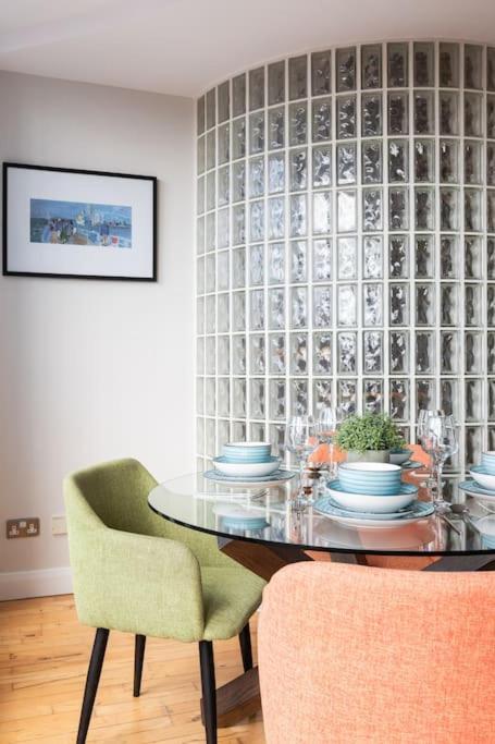 Modern Penthouse 2 Bed, 2 Bath Sleeps 6 Centre Apartment *